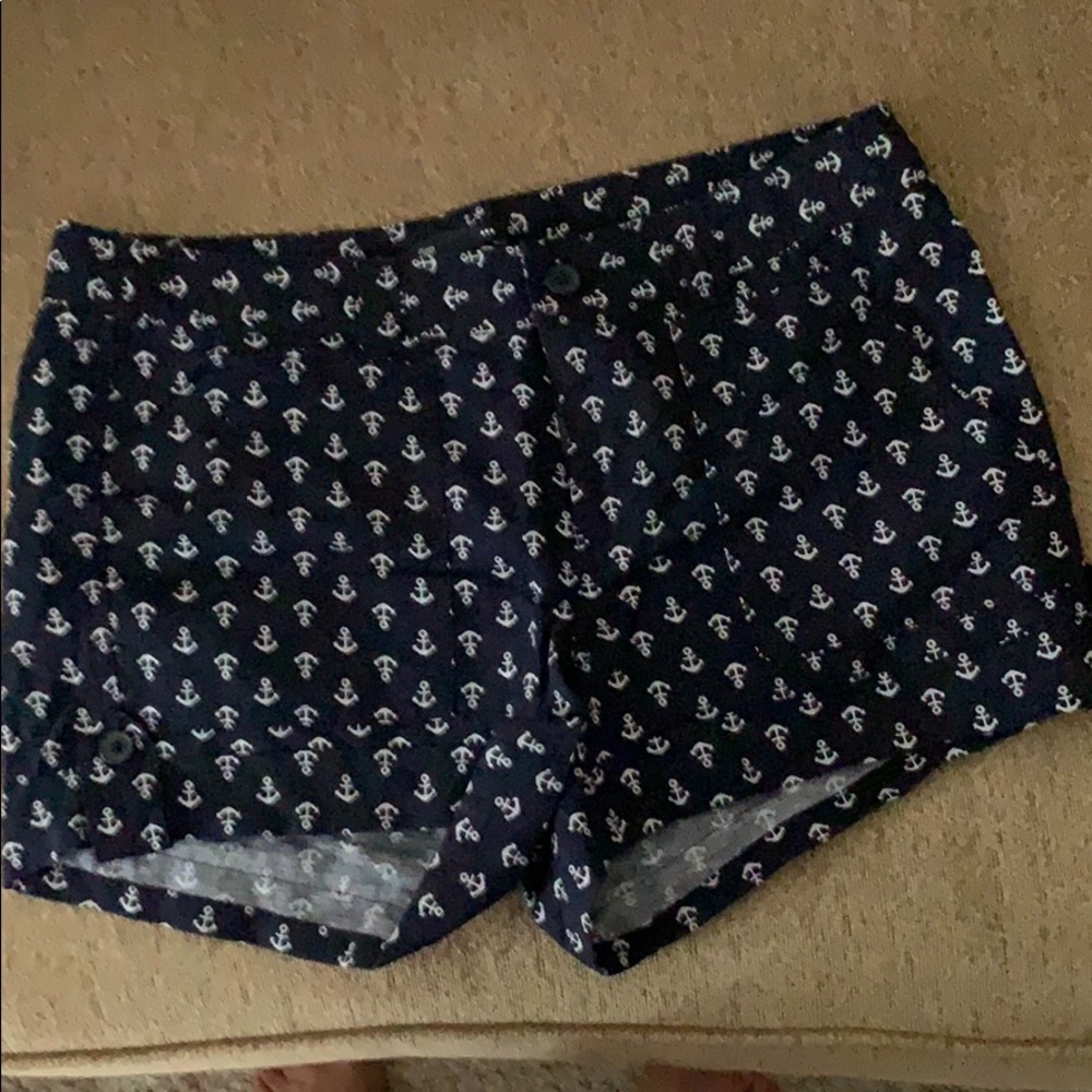Gap anchor shorts